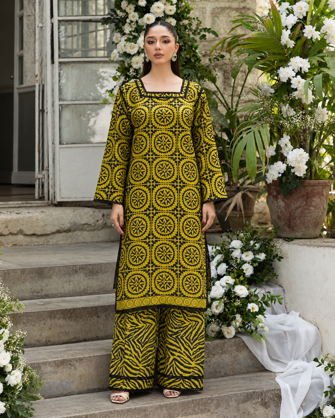 MEHNDI GREEN WITH BLACK CIRCLR PRINT 2PC