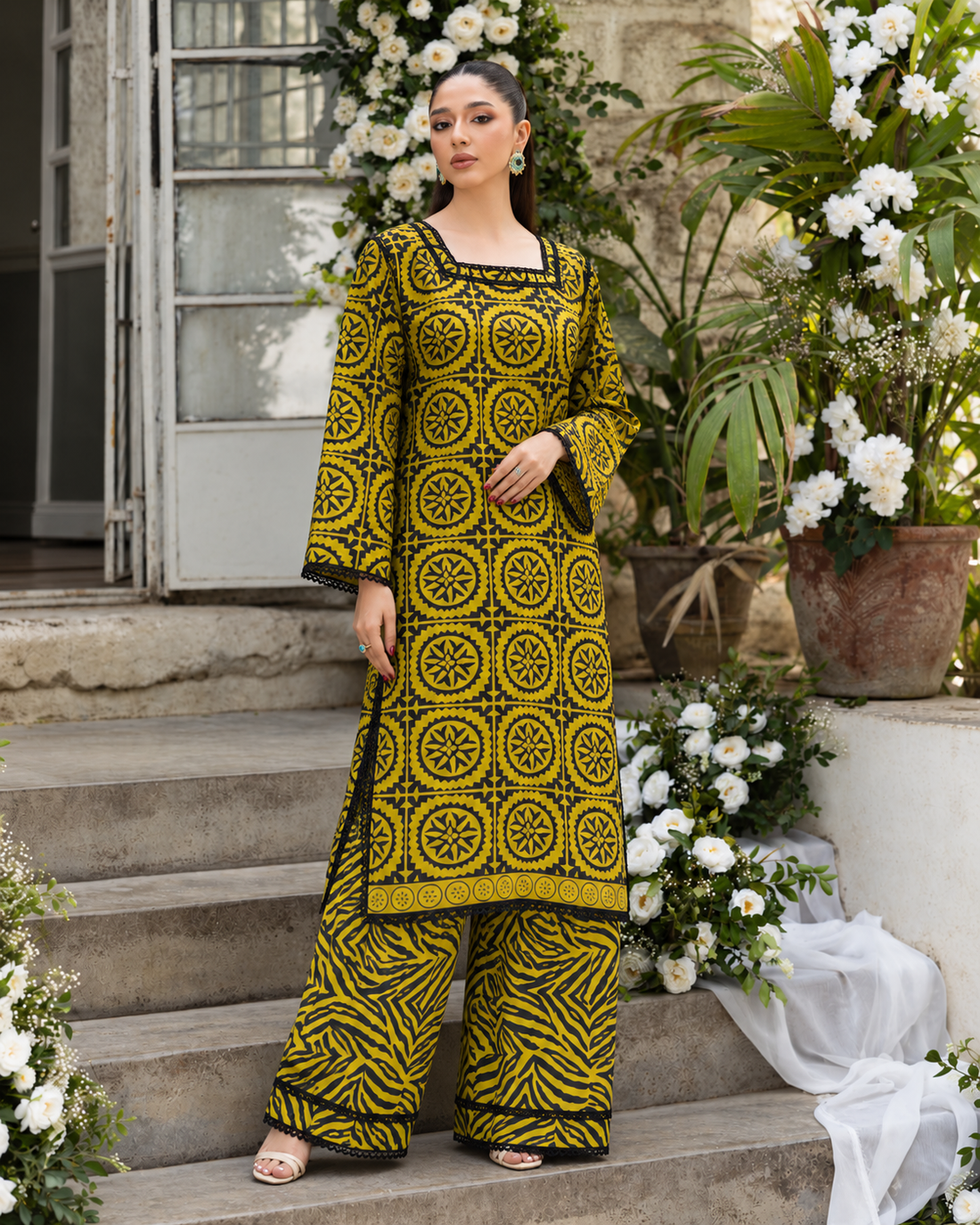 MEHNDI GREEN WITH BLACK CIRCLR PRINT 2PC